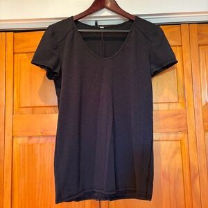 Flawed Lululemon Black Short Sleeve T-Shirt with Back Seam Possible Size 8 or 10